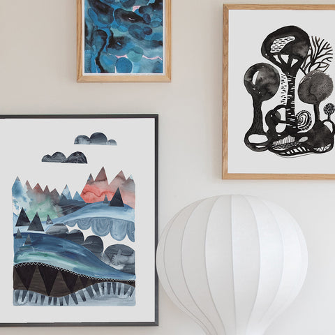Posters, art prints, födelsetavlor och andra inredningsdetaljer i olika storlekar och färger för att passa alla rum i ditt hem. Design i små upplagor skapat av den svenska Illustratören Jenny Wallmark.