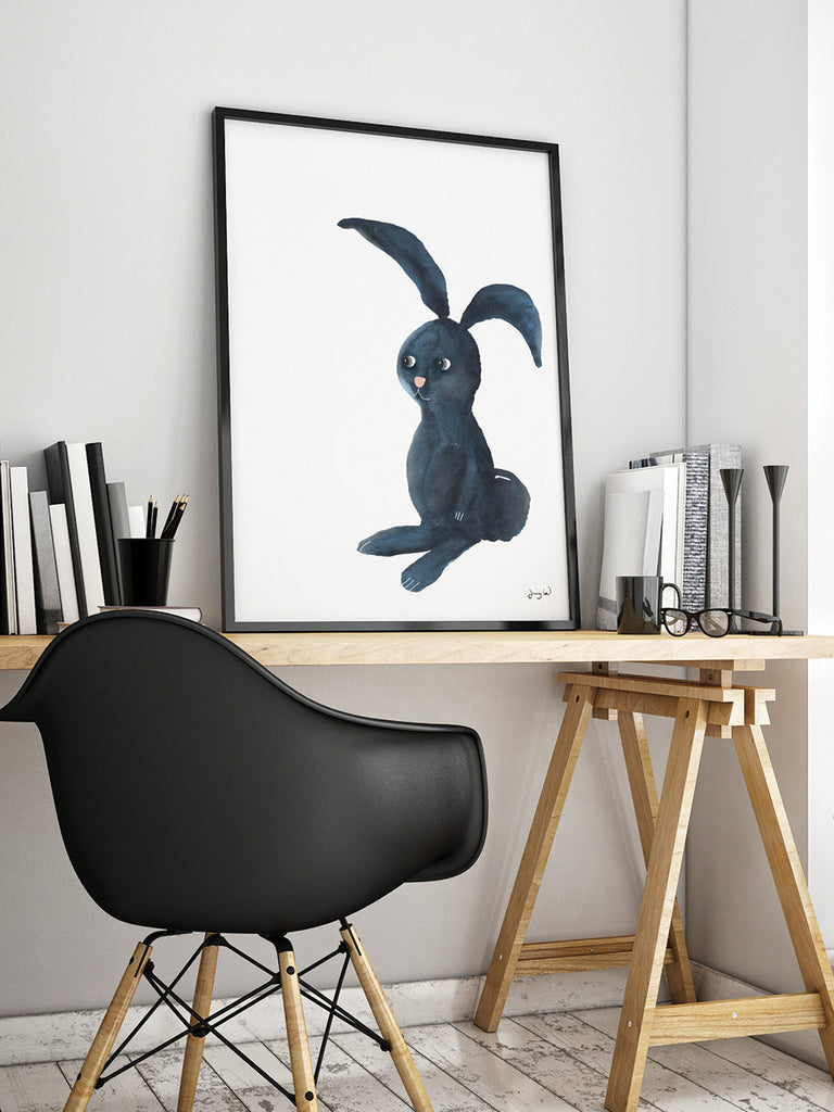Postern Blue är ett print av ett original jag målat med flytande tusch. Postern finns i fem olika storlekar och motivet är en kanin i blått med vit bakgrund. 