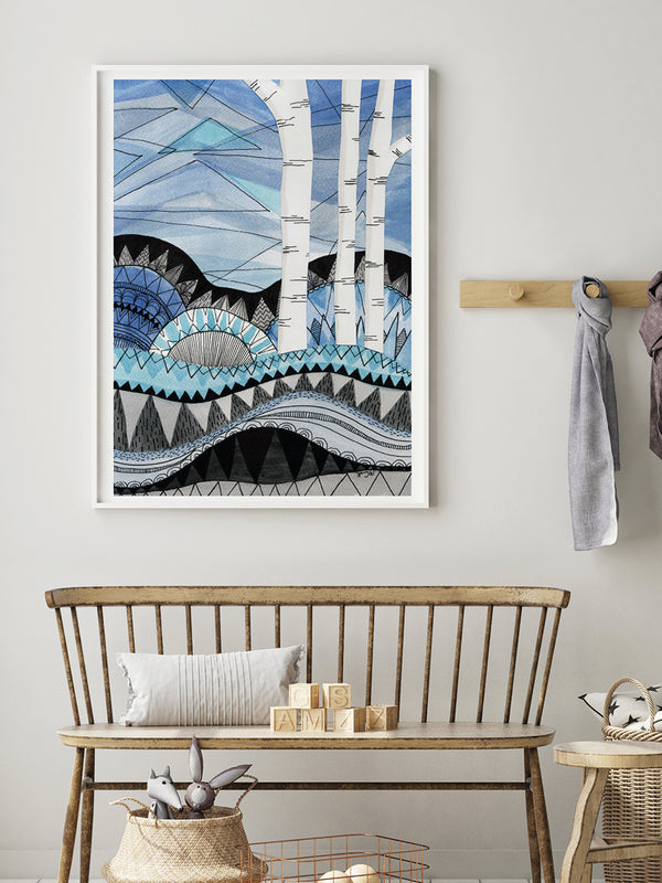 Postern Fjällbjörk är ett print av ett original jag målat med akvarell. Motivet går i blått, svart och vitt och har ett detaljerat mönster av svarta linjer ritat med tunna fineliners.