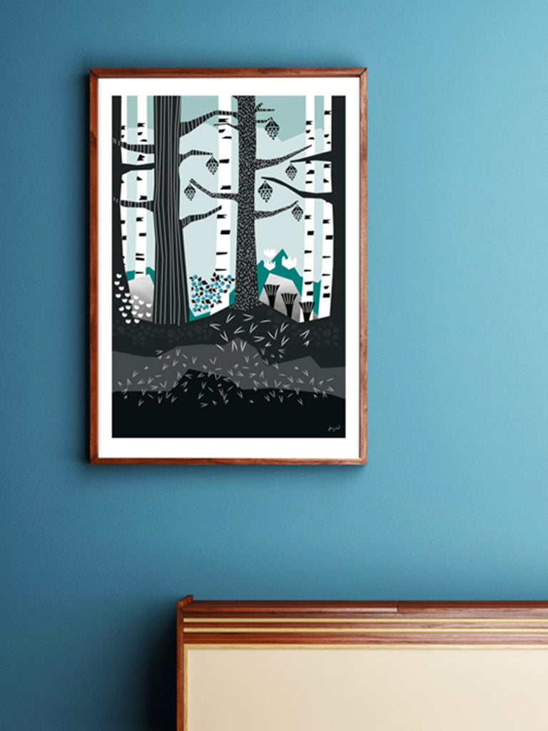 Postern Forest består av en skogsvy med björk och tall i svart och vitt.